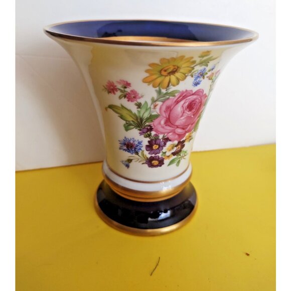 Vintage  Royal Dux Bohemia Pink Rose hand painted Vase  5 1/2" tall - Picture 6 of 10